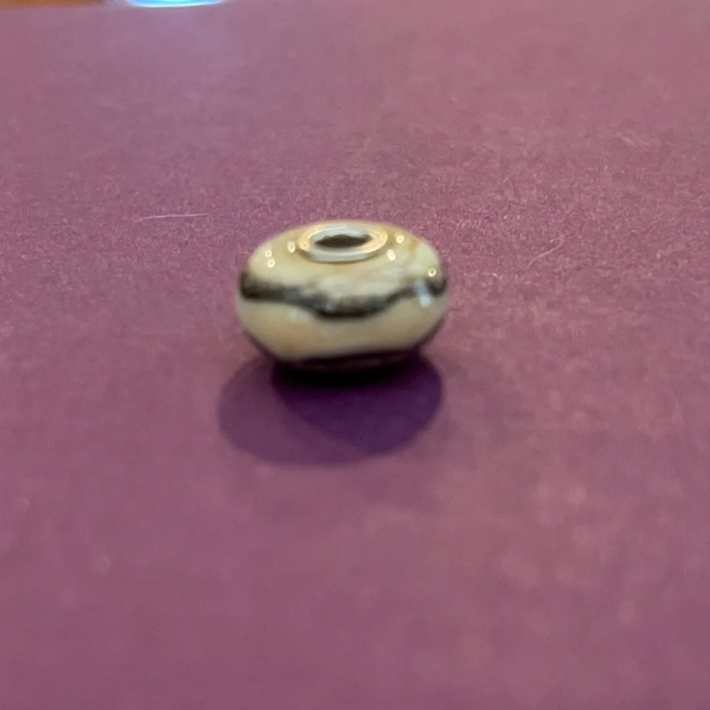 Trollbeads Glass Stone Bead. TGLBE-10285. - Picture 2 of 8